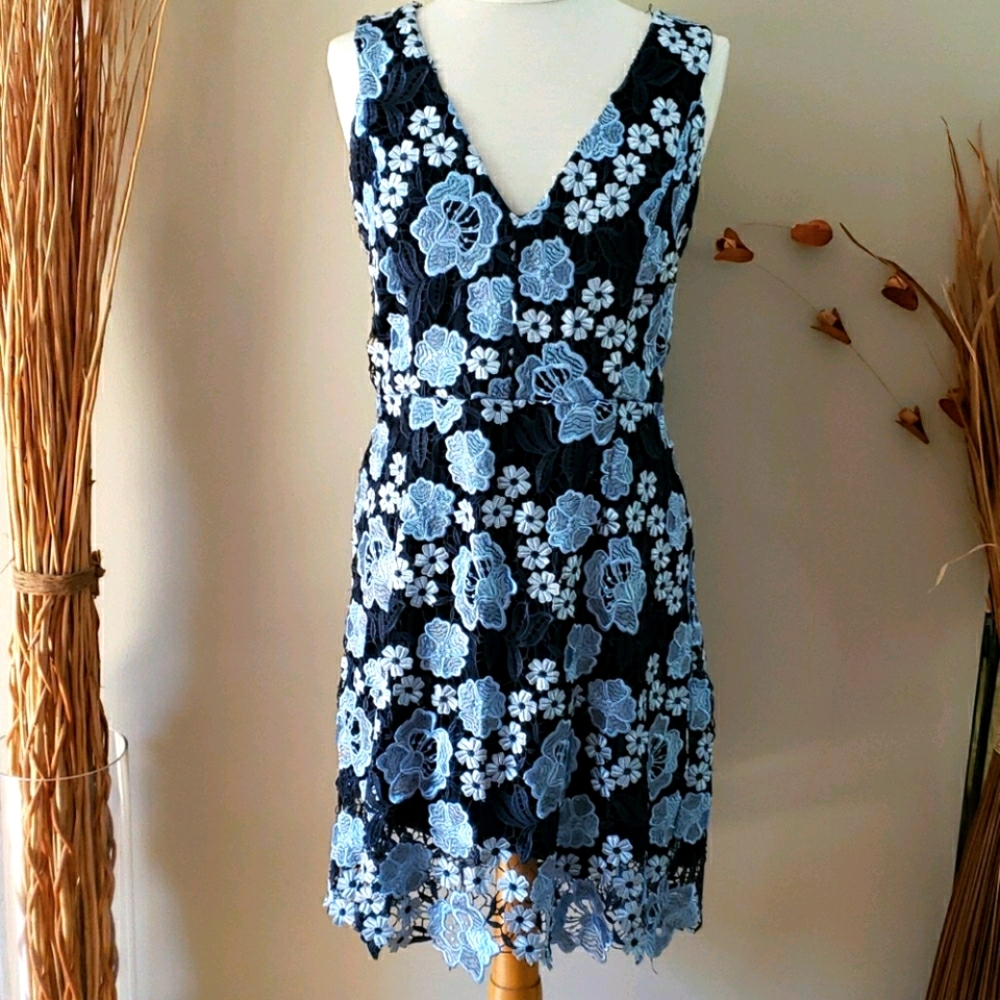 Occasion by DEX - embroidered sleeveless dress